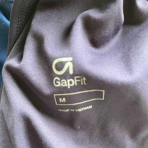 Gap Fit Workout Top Size Medium - Picture 7 of 7